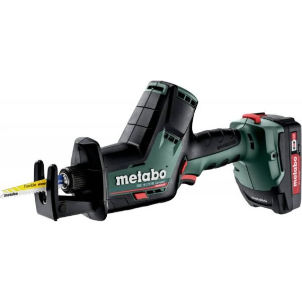 A lightweight, extremely easy-to-maneuver saw for one- and two-handed operation