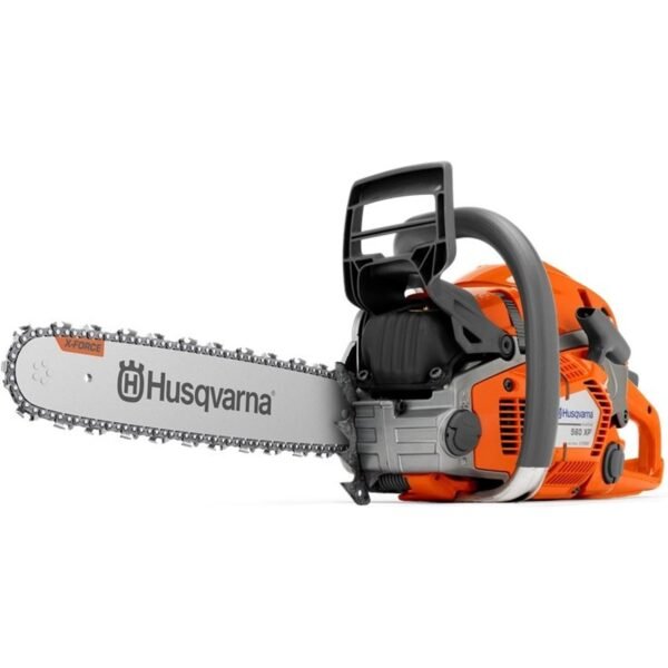 The Husqvarna 560 XP® is designed for professional forest workers and experienced users.