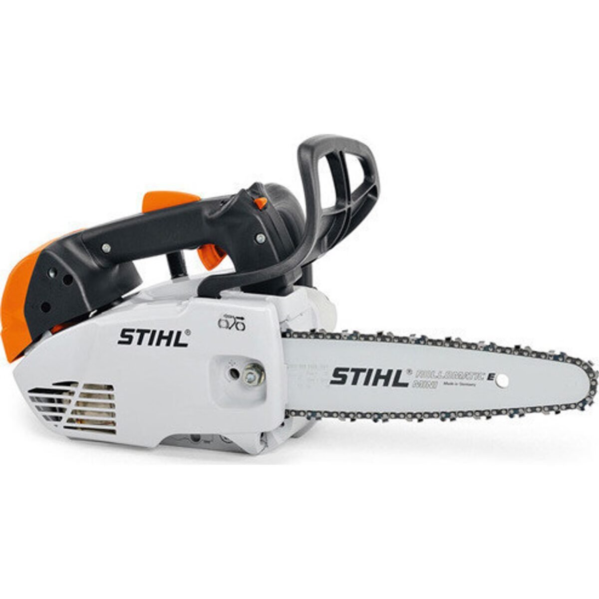 Light and extremely precise saw STIHL MS 151 TC-E. The ideal saw for working from a high-lift platform or on rope climbing equipment.